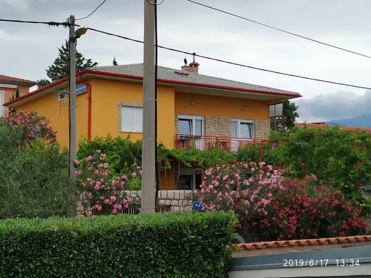 Apartments Maricic 200 Meters From The Beach Novi Vinodolski Kültér fotó