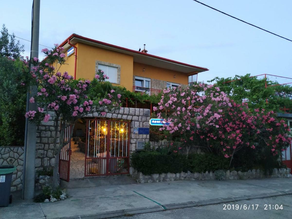 Apartments Maricic 200 Meters From The Beach Novi Vinodolski Kültér fotó