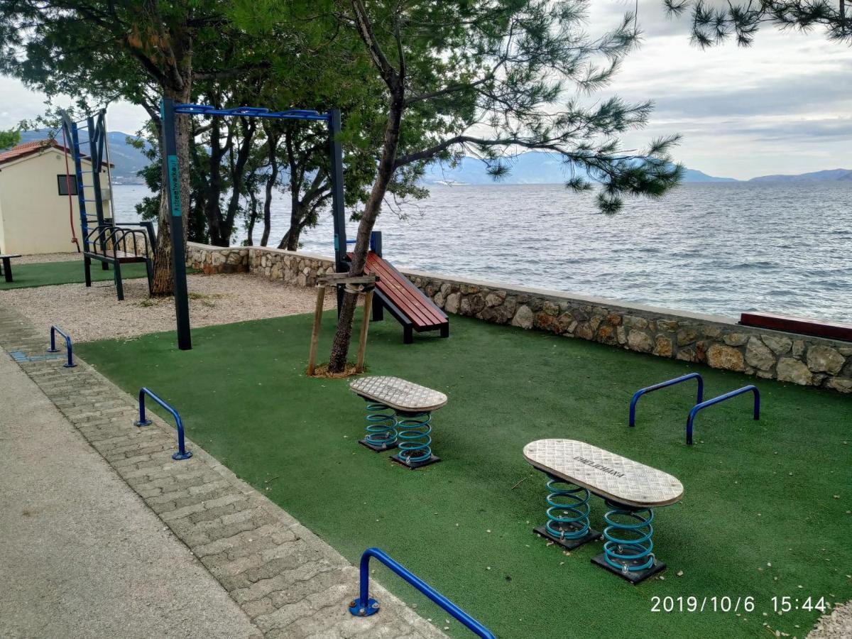 Apartments Maricic 200 Meters From The Beach Novi Vinodolski Kültér fotó